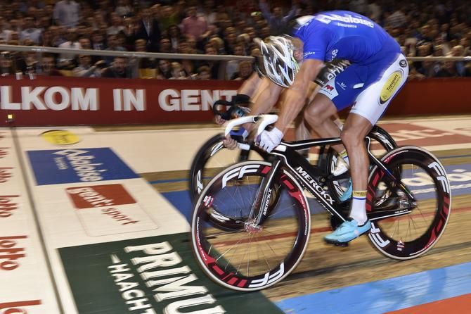 Kenny de Ketele edges Iljo Keisse in the sprint for the line