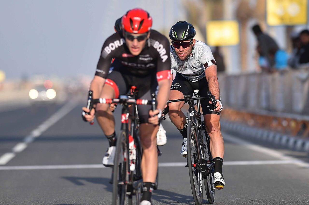 Sam Bennett (Bora-Argon 18) comes in ahead of Mark Cavendish