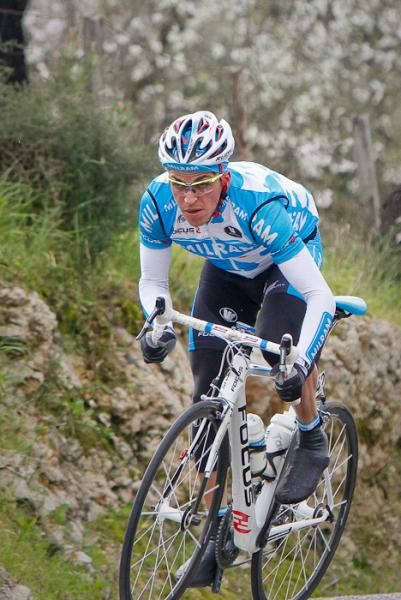 Tomas Rohregger (Milram) bridging up to Bastien