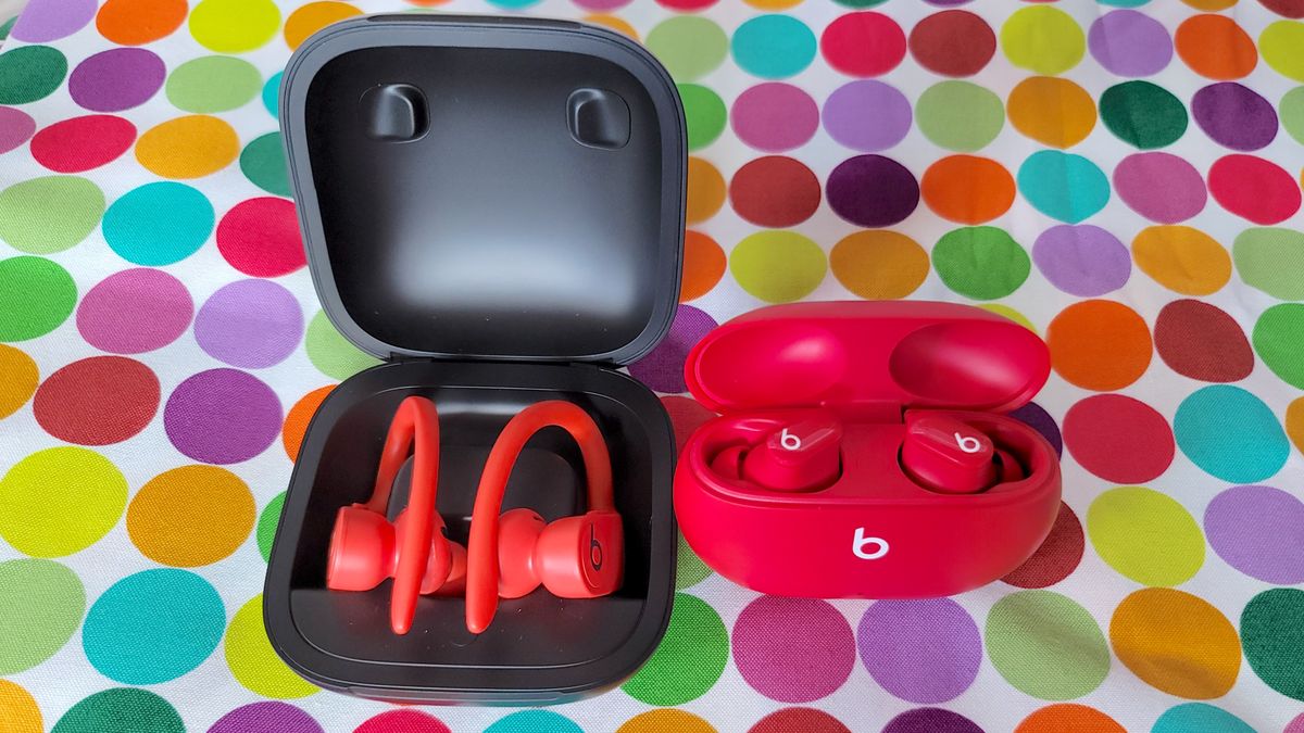 Galaxy buds best sale vs powerbeats pro