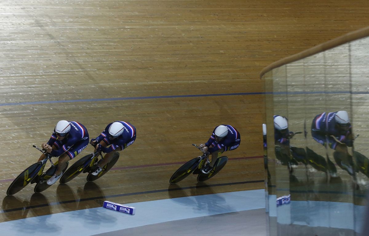 The French men on their way to team pursuit gold