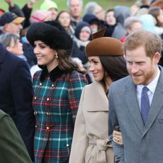 People, Tartan, Event, Crowd, Pattern, Design, Audience, Textile, Plaid, Tourism, 