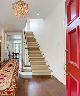 Katherine Heigl's former home, entrance to actress’s Los Angeles home, Celebrity home for sale in Hollywood
