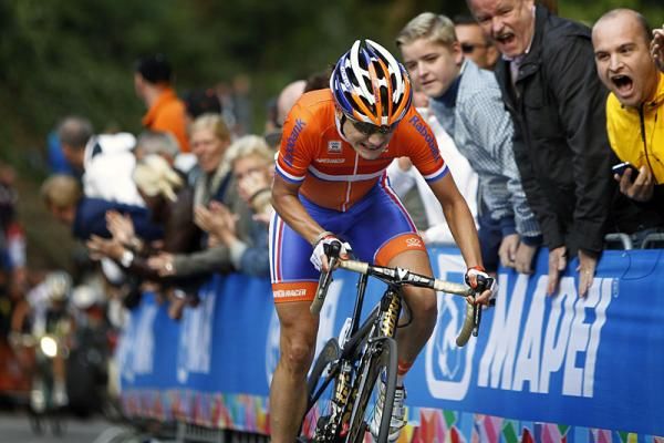 Marianne Vos (Netherlands) dropped her four breakaway companions on the final trip up the Cauberg and will shortly win the world championship.