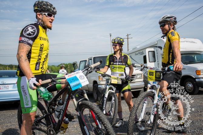 Sonya Looney, Dax Massey, and Drew Simson in early banter before stage 4.