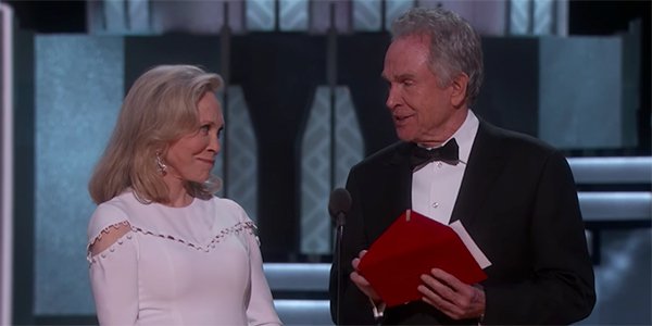 Warren Beatty and Faye Dunaway Oscars Screenshot