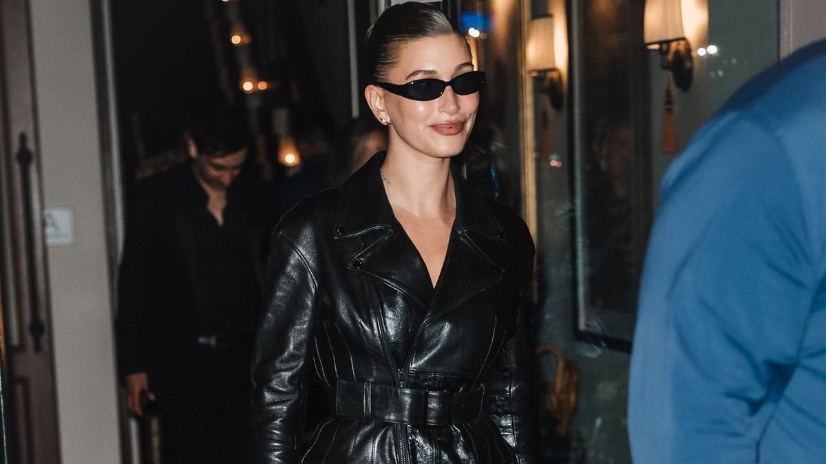 Yes, Fashion People Are Still Wearing Leggings, But Only This Specific Style (and Not With Sneakers)
