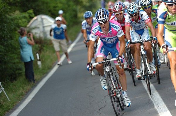 Damiano Cunego (Lampre-NGC) launches an attack.