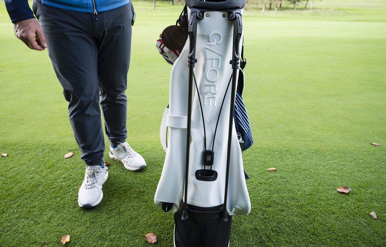 G/FORE Daytona Plus Carry Bag leg restraints