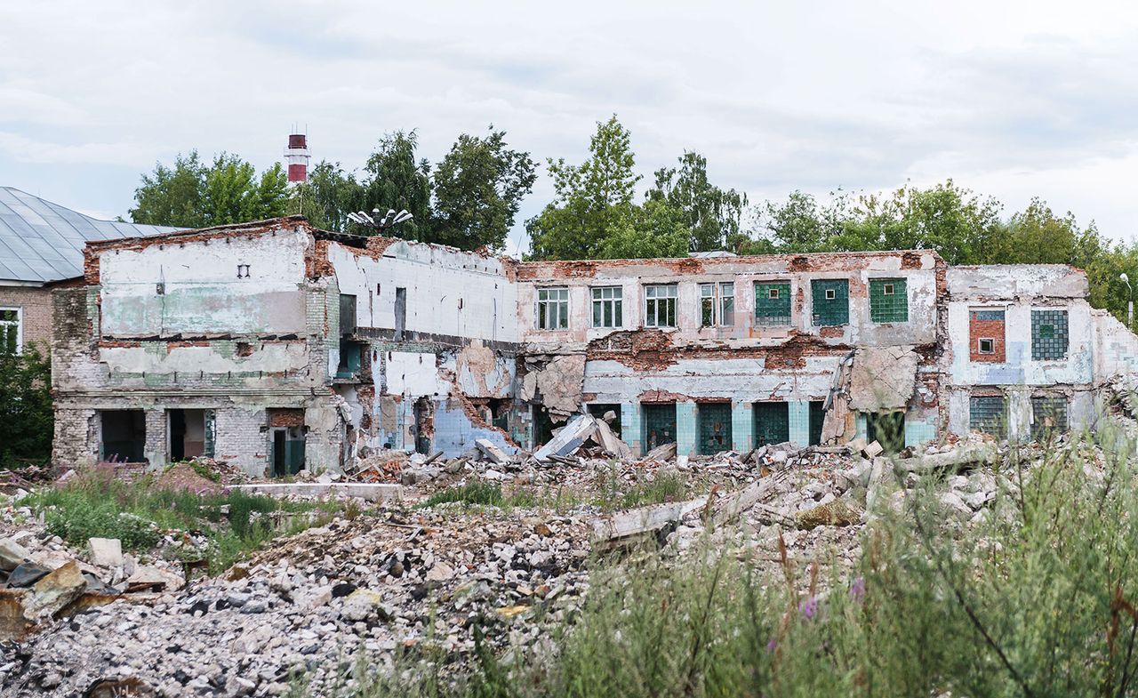 The crumbling ruins of Santekhpribor factory