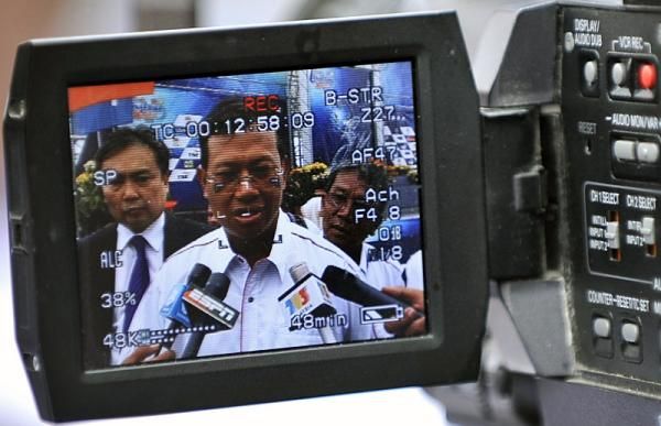 B Dato' Achmad Shabery Cheek (Menteri Belia dan Sukan Malaysia) interviewed after the finish.