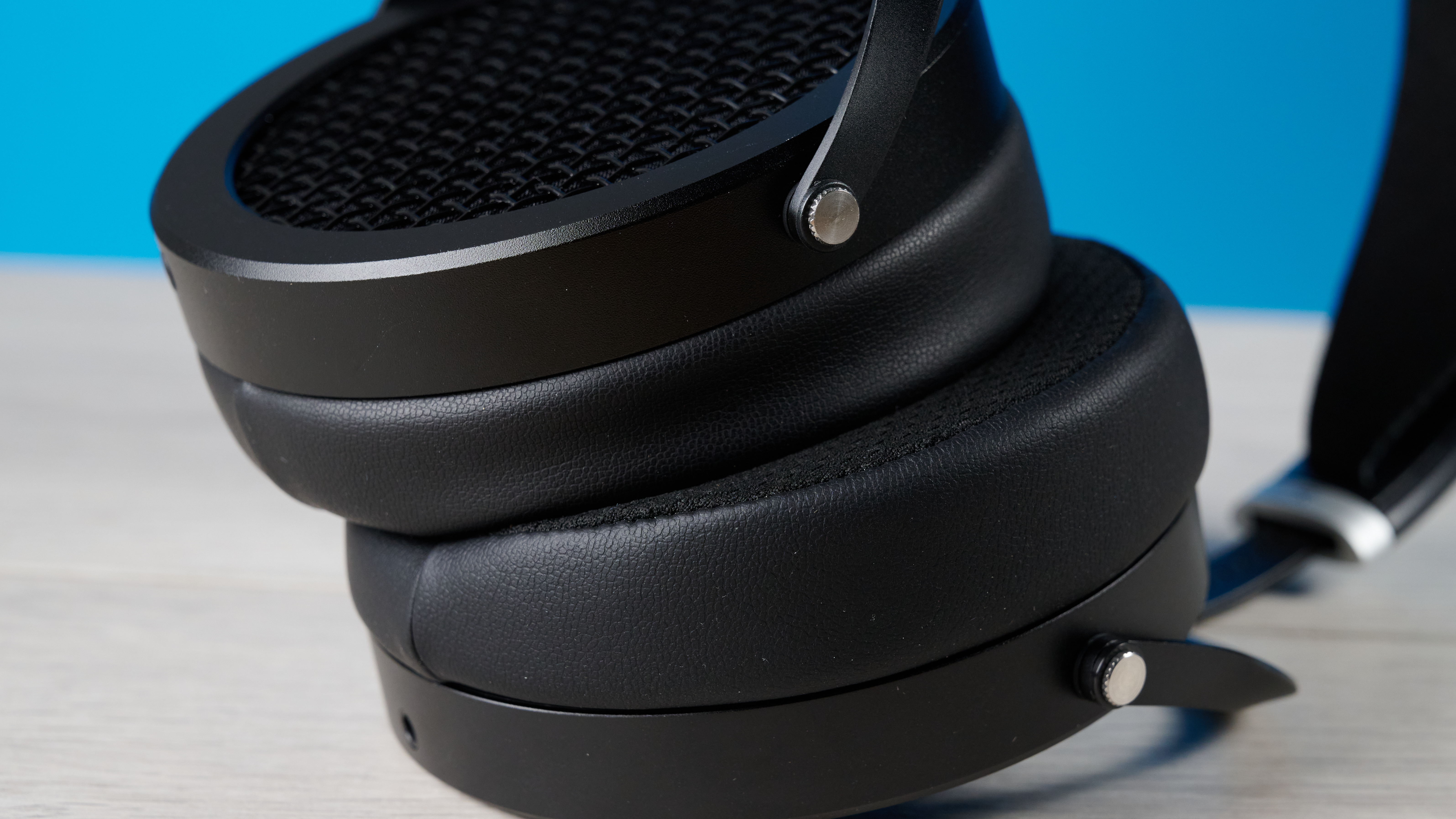 the HIFIMAN Sundara open-back wired audiophile headphones photographed against the blue toms' guide background