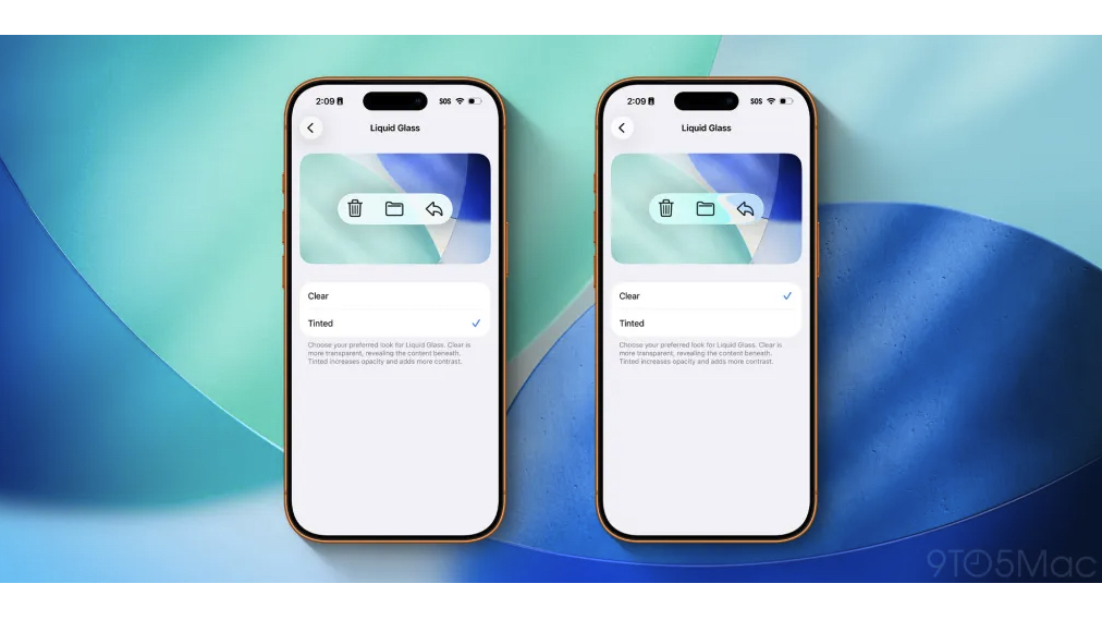 The tinted and clear Liquid Glass options in an iOS 26.1 beta