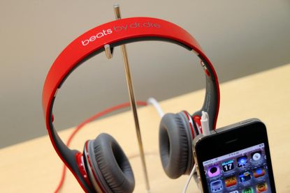 Apple close to buying Beats Electronics for $3.2 billion