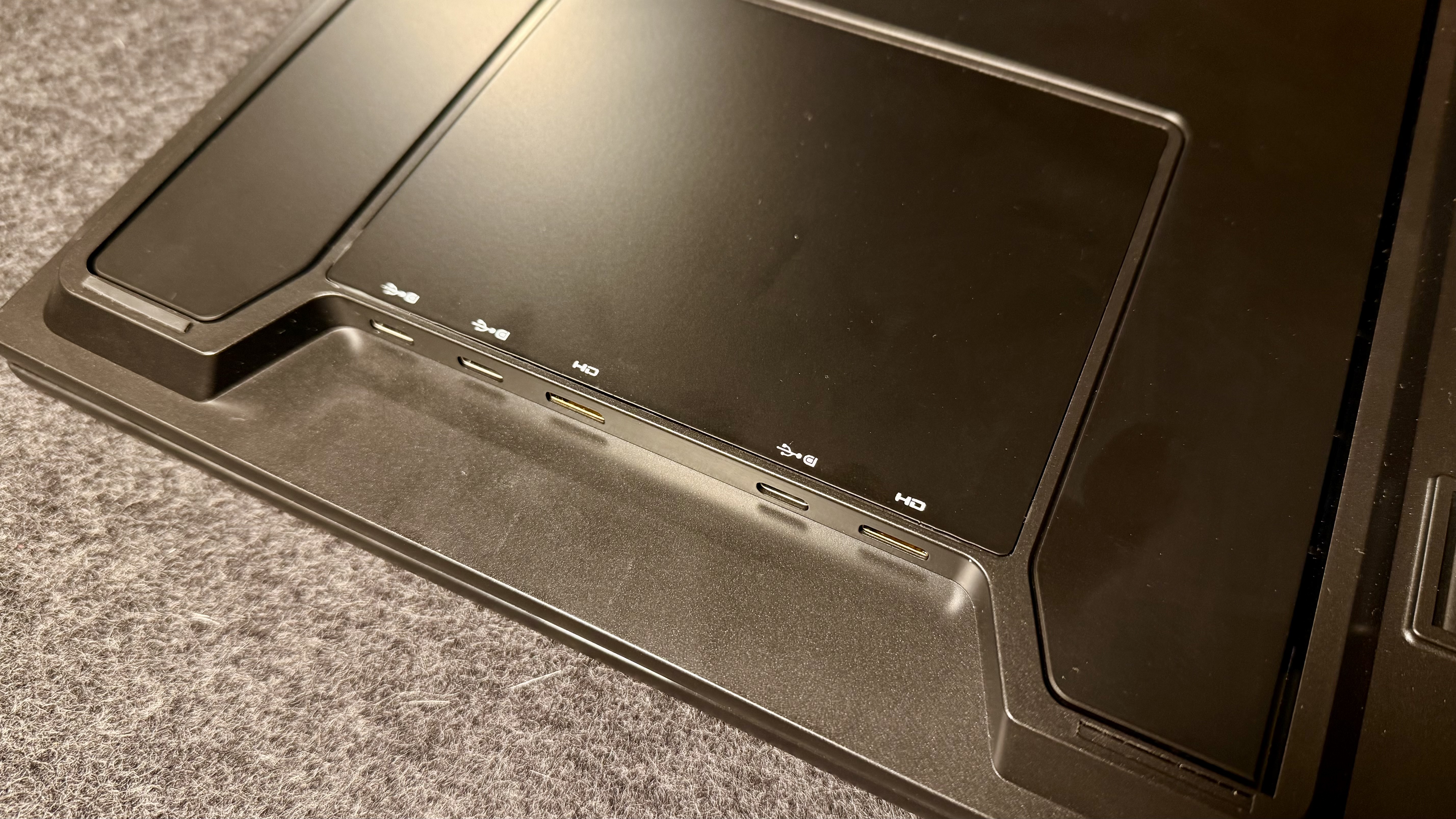 UPerfect Delta Pro touch Portable Monitor