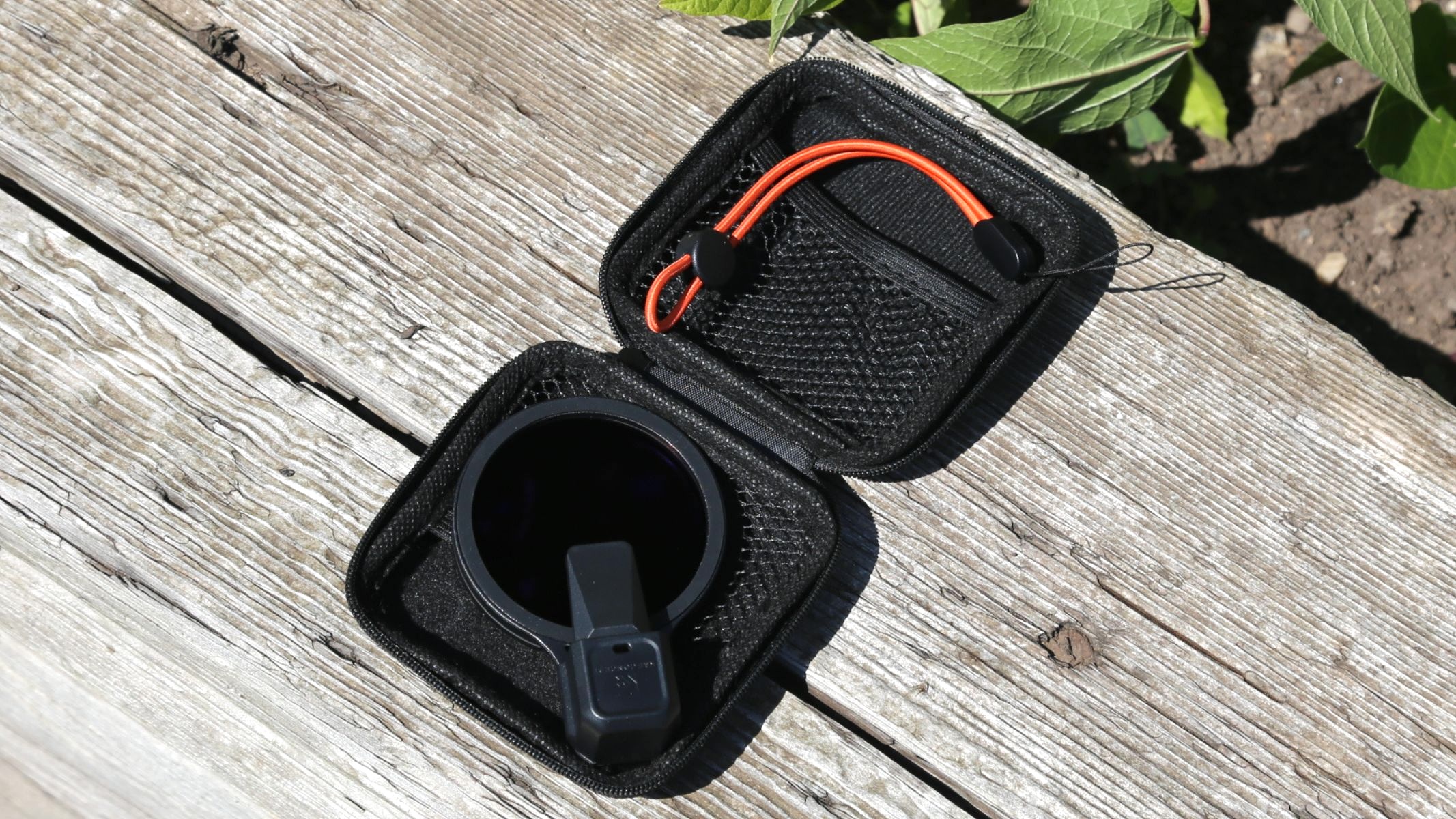 The filter is packed separately and screws onto the plastic mount, but once in place, it isn&amp;rsquo;t worth removing