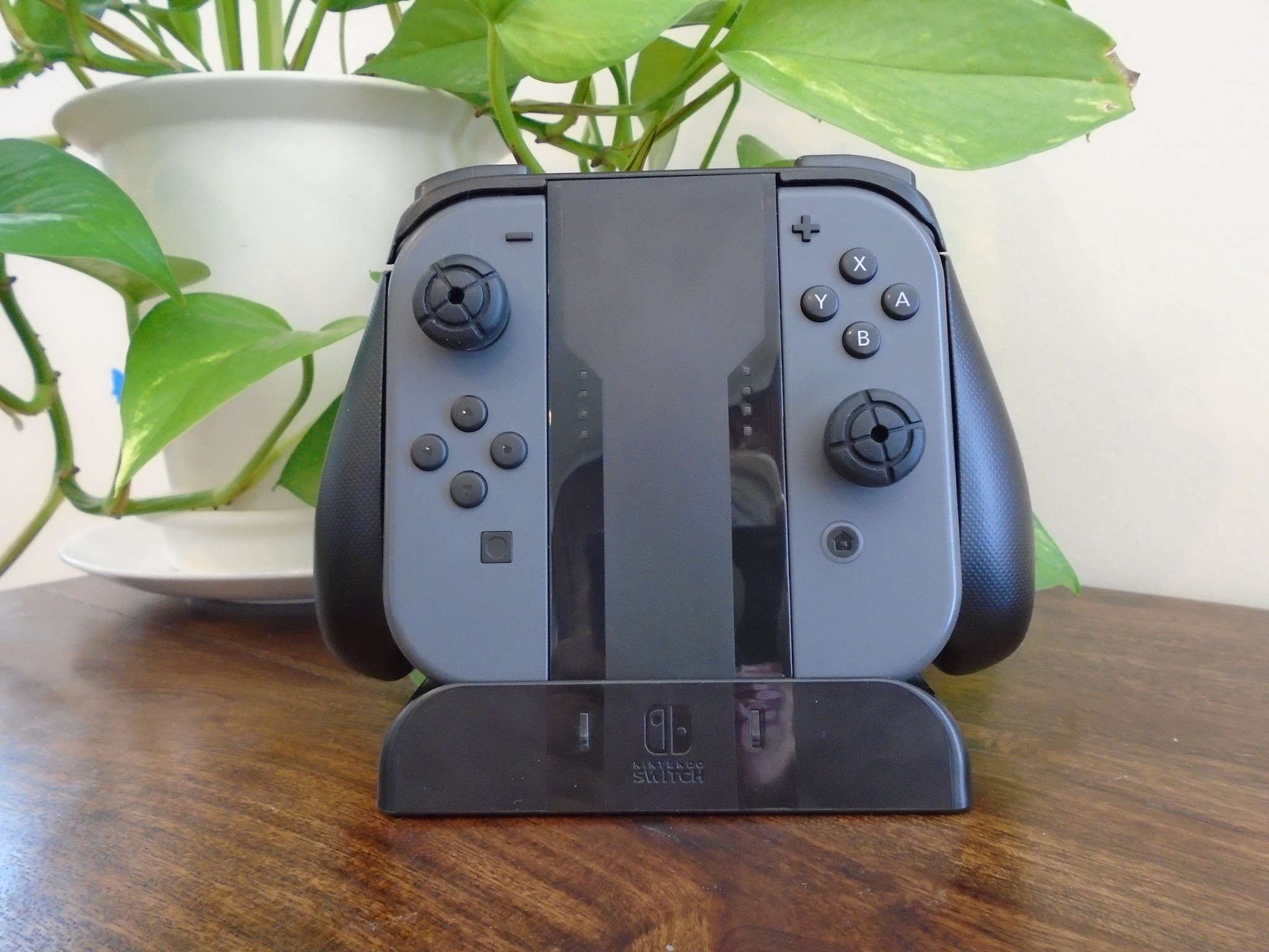 Nintendo switch shop pro charging grip