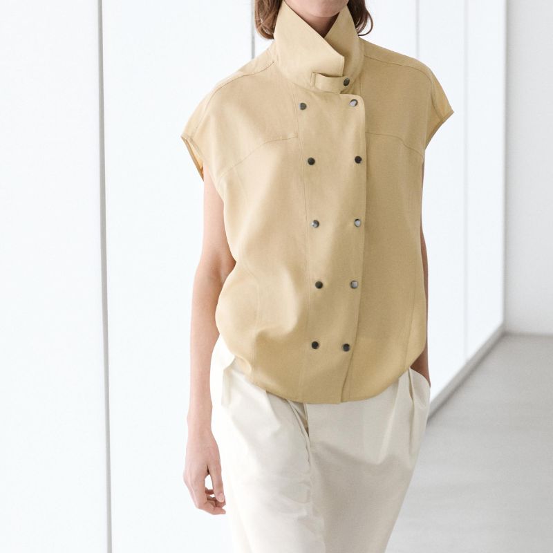 Short Sleeve Shirt With Snap Buttons on model