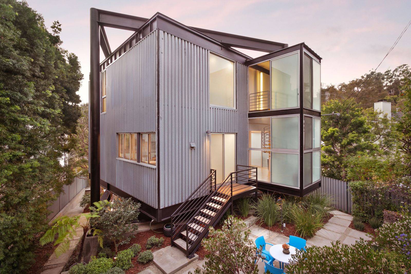 Remarkable modernist houses for sale in Los Angeles Wallpaper