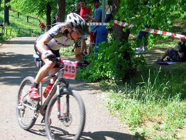Mary McConneloug races head-down in Czech.