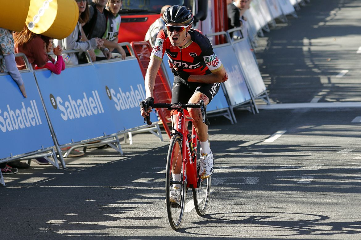 Samuel Sanchez (BMC) torn up in a crash on stage 5