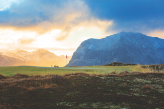 The 7th hole at Lofoten Links