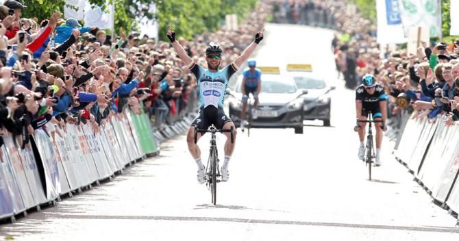 Mark Cavendish (Omega Pharma / QuickStep) has time to celebrate as he wins the national road race champion