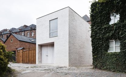London architect Russell Jones is behind this minimalist transformation of a garage and back yard into an elegant home on a mews street in the capital's Highgate area