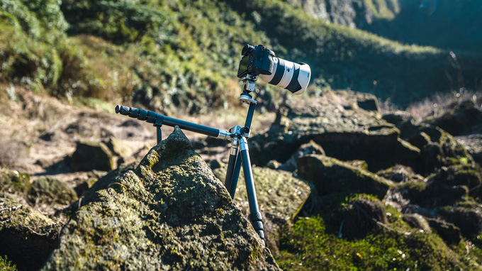 The Silence Corner Viperpod has a retractable hook for clinging to objects