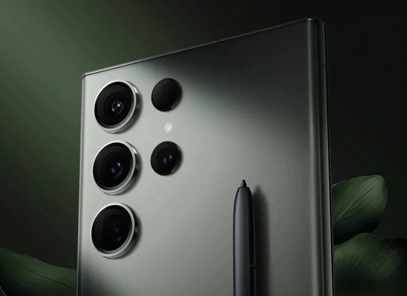 Samsung Galaxy S23 en verde mostrando cámaras y S Pen