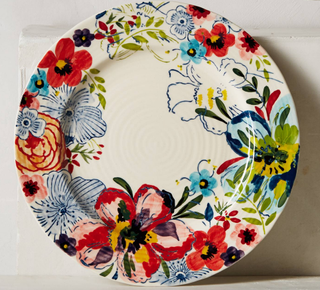 Sissinghurst Dinner Plate with floral design around the edges of the plates
