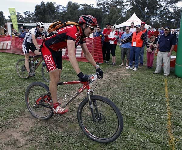 Jason English takes Neil Van der Ploeg on the line for second.