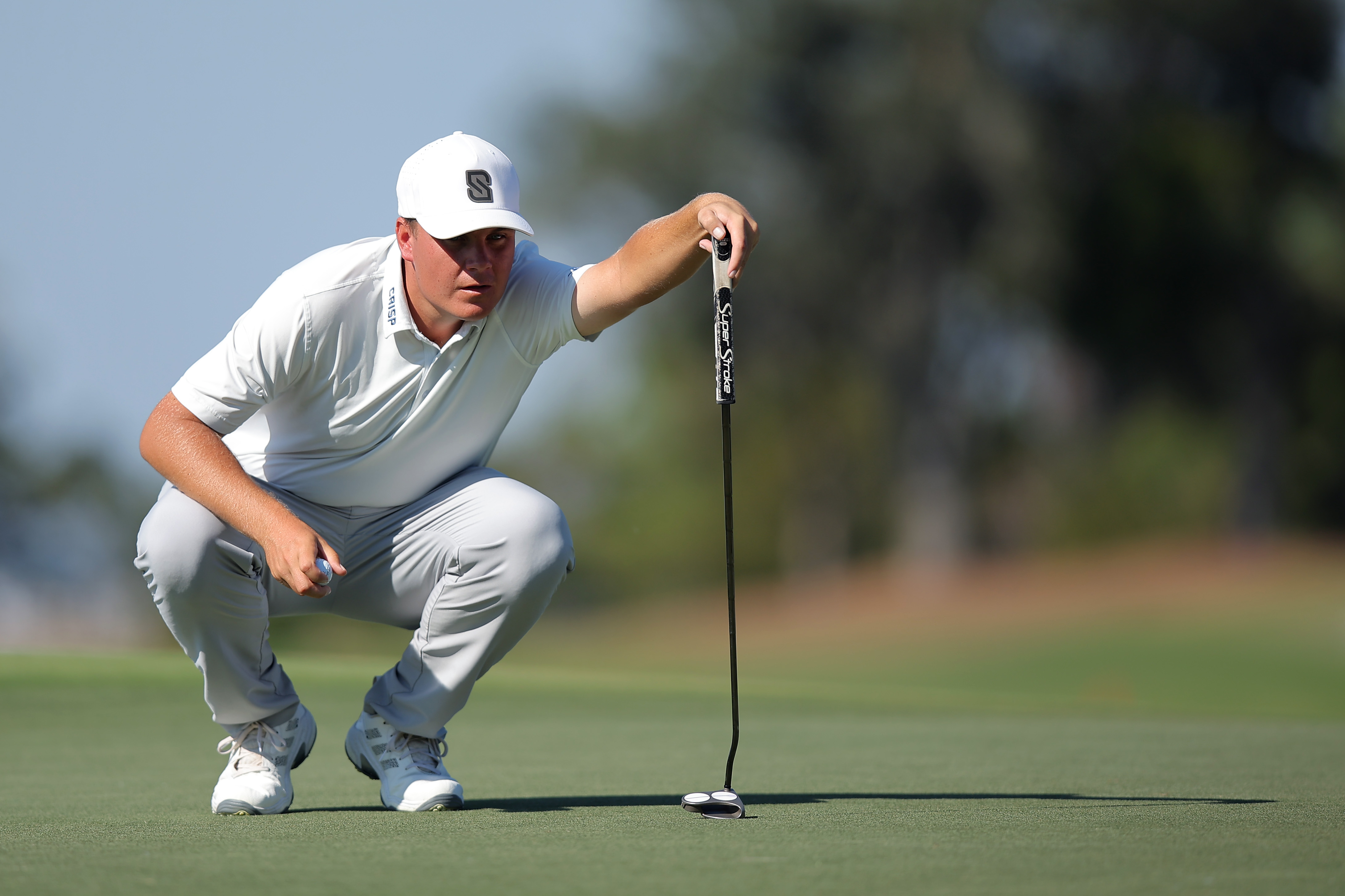 Sami Valimaki on the green with his Odyssey 2-Ball putter which features two lines drawn on with pen