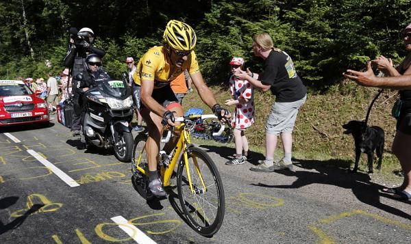 Fabian Cancellara battles in the maillot jaune