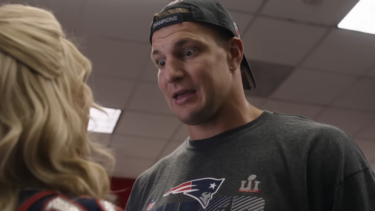 Rob Gronkowski Roasts Tom Bradys Viral Underwear Pic After Quarterback Asks Him ‘did I Do It