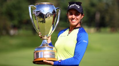 Paula Reto with the trophy after winning the 2022 CP Women's Open