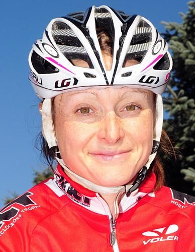 Natasha Elliot (Garneau Club Chausseures) is the series leader and today's heavy favourite.