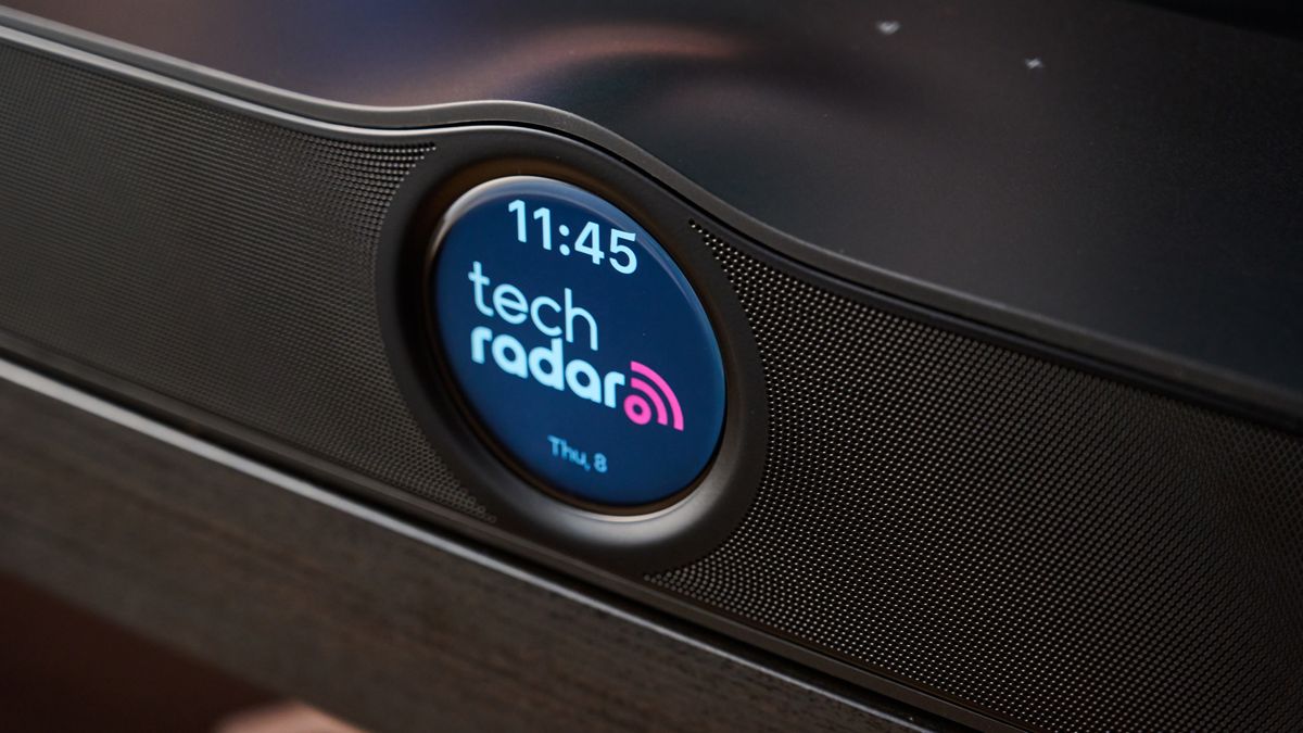 TechRadar on the display of the WiiM Bar