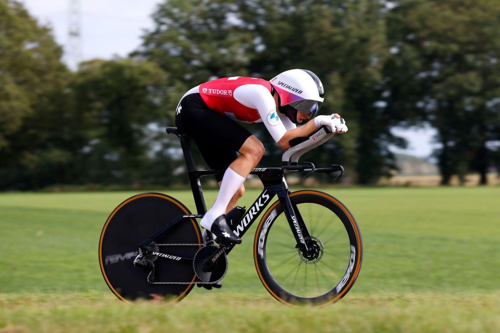 Marlen Reusser stays aero in the UEC time trial