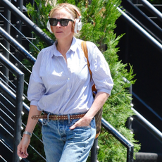 Julia Roberts keeps it casual in jeans and a shirt while carrying a Vintage Louis Vuitton bucket bag in New York City. 