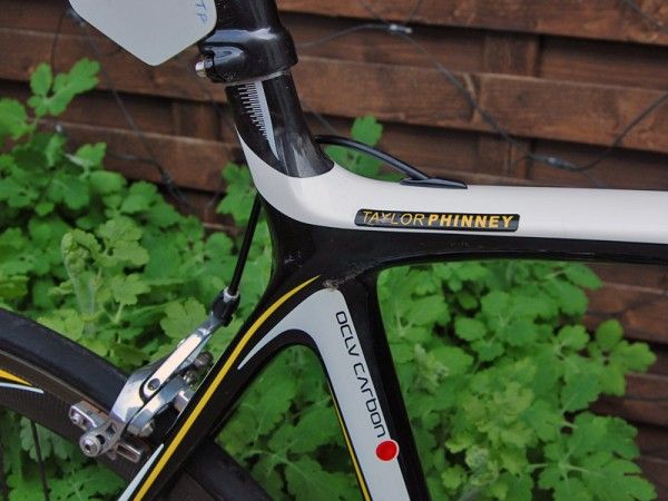 The extended seat tube 'stub' is topped with an extra-tall seatmast cap.