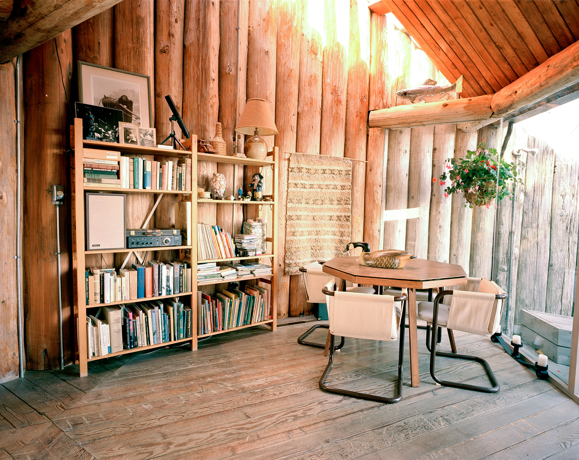timber home in the woods by canadian architect Daniel Evan White