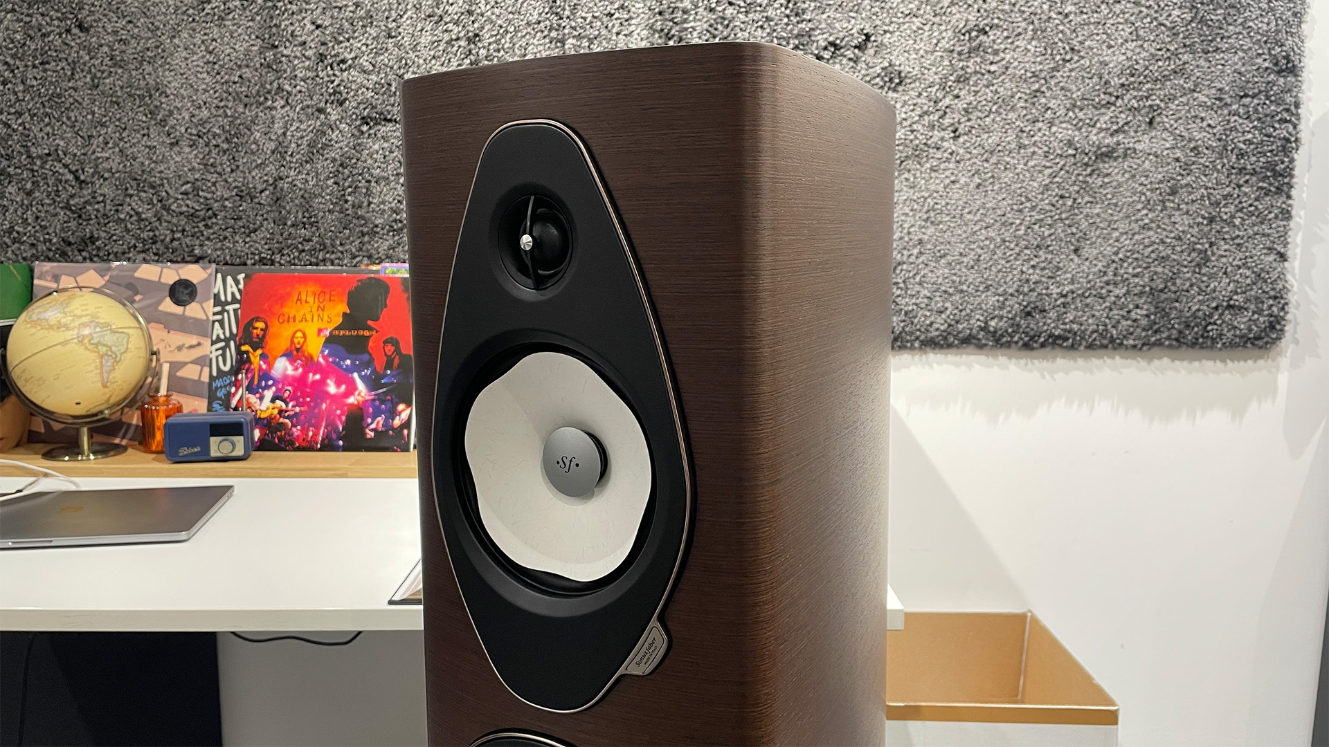 Sonus Faber Sonetto V G2 floorstanding speakers showing tweeter and midrange unit