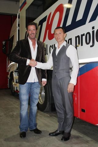 Mario Cipollini and Andrei Tchmil shake hands on the deal