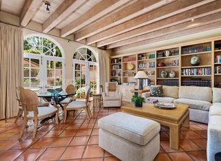 A family room with several seating pieces, and a built-in shelf for books and decoratives