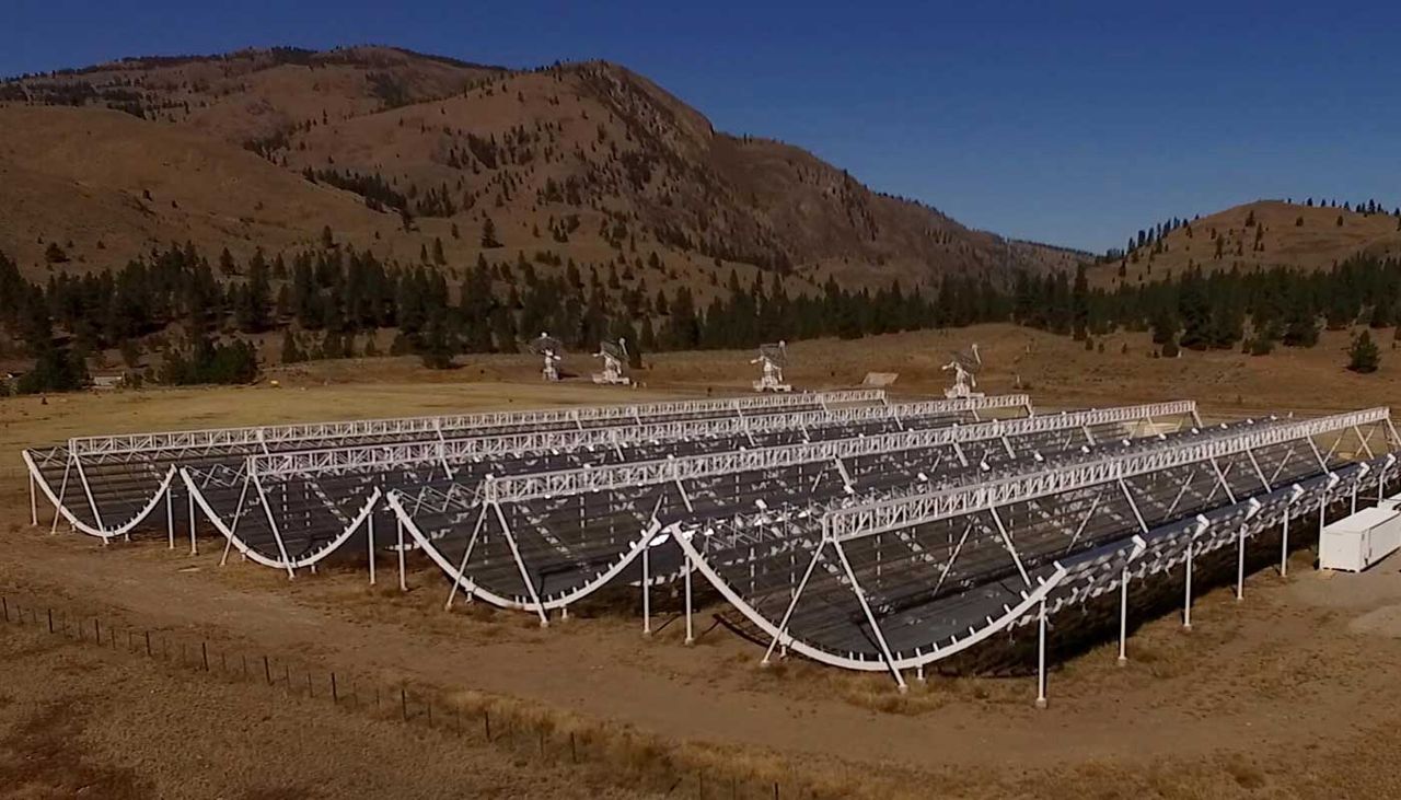 Chime radio telescope