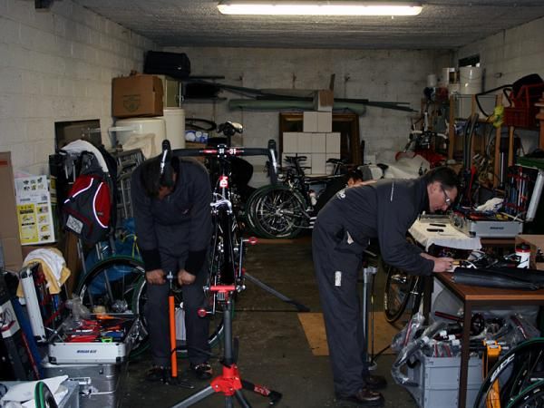 Cervelo mechanics get everything ready