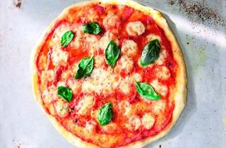Gino D'Acampo's classica margherita pizza