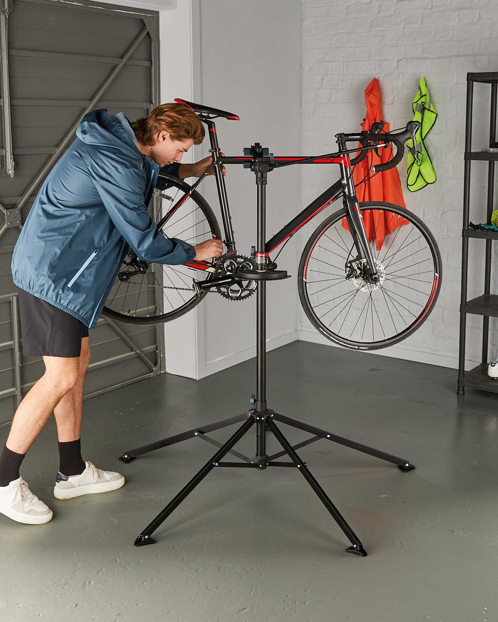 Public service announcement the Aldi Special Buys workstand is back in