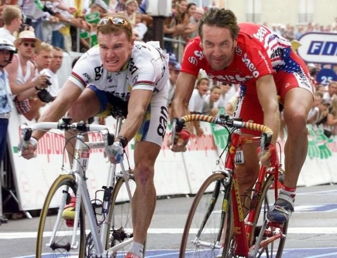 Stuart O'Grady, left, wins stage 14 of the 1998 Tour de France ahead of Giuseppe Calcaterra